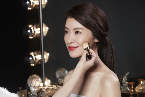 頂級保養型粉底乳霜 給你低調奢華鑽光肌