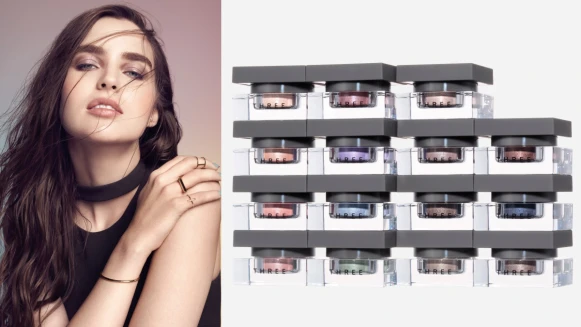 眼彩質地堪比蜜粉般細緻！THREE春妝色調就像銀河般耀眼