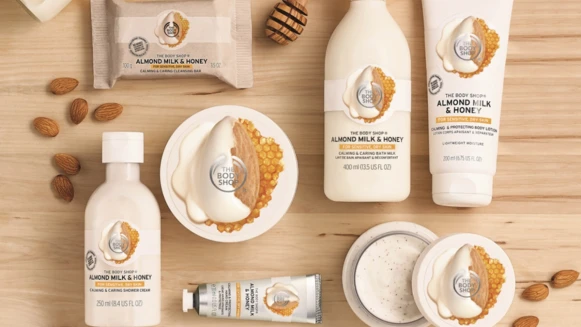 忍不住就想一摸再摸！杏奶花蜜滋養沐浴系列養出Q彈柔嫩的牛奶肌膚