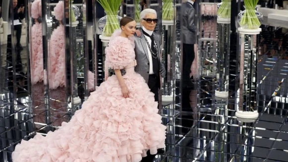 鏡面秀場的秘密、莉莉蘿絲戴普壓軸走秀…CHANEL 2017春夏高級訂製系列亮點直擊！