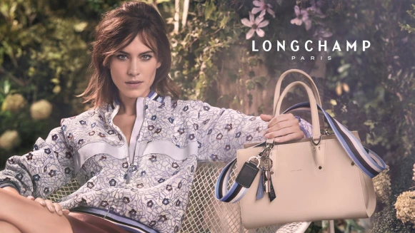 揹上Longchamp 2017春夏手袋！跟著Alexa Chung玩一日巴黎人行程