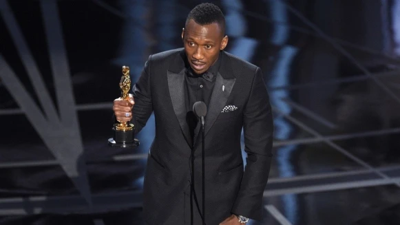 一定要認識的《月光下的藍色男孩》非裔男星!關於Mahershala Ali的5件事