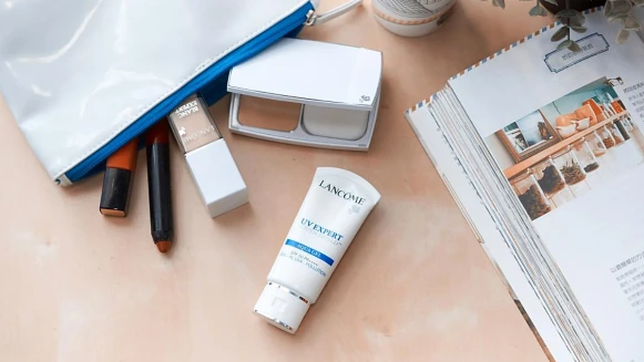 剛開賣就在美容圈被推爆的防曬item! 編輯人手一支,今年春夏就靠它來曬不黑、曬不老