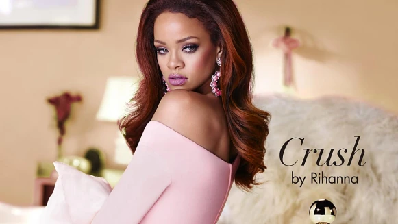 香氛混著用最夯！用性感歌姬蕾哈娜的2-IN-1滾珠香氛，隨時隨地混搭出自己的味道