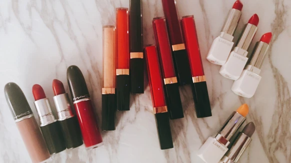 調色唇彩X唇妝技巧X紅色唇膏 玩出多款大勢唇貌！
