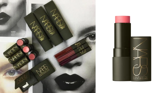 玫瑰粉、罌粟紅、薄透莓果紅也太迷人！NARS「All-in-One亮彩膏」一筆畫完眼彩、唇彩、頰彩超實用
