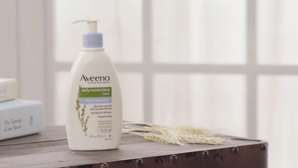 「彈亮肌」就是今夏最強隱形戰袍！萃取自「超級食物」燕麥的水感保濕乳來幫忙~