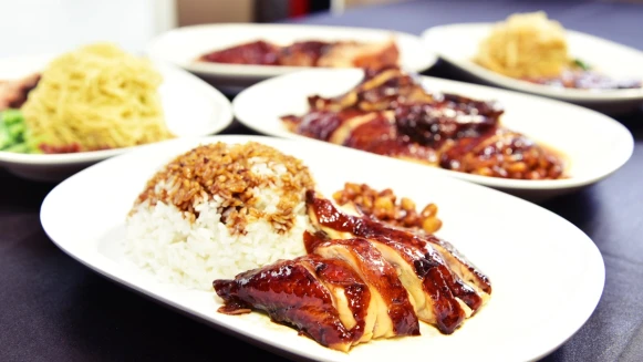 世界首家米其林一星小販來了！了凡香港油雞飯麵登台開賣