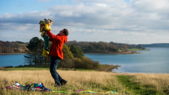 當罕病壟罩幸福之家，《我的海星爸爸》在毀壞裡看見愛的光