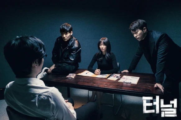 【郝慧川陪你看劇劇】穿越穿得這麼有創意，謎團像Buffet一樣多的《隧道》你快去看啦！