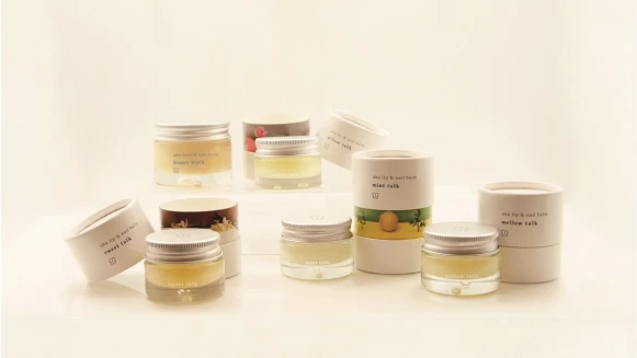 同時呵護雙唇和指尖乾燥！uka全新推出4款療癒香氛的唇指按摩霜，還有能消除水腫的足肌舒緩按摩霜