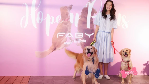 愛心不落人後！甜心超模王心恬攜愛犬Mumu、Meiz一起做公益