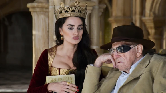 「她非常渾然天成，這個角色的服裝好像都是為了她製作！」凍齡女神潘妮洛普克魯茲《天后開麥拉》化身影壇天后！