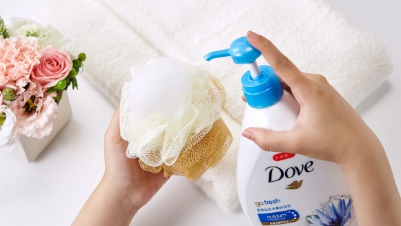 清爽的多芬 Go Fresh清潤沐浴乳 ，洗出夏日清爽水嫩美肌力！ 七種香味更是迷人到不行~