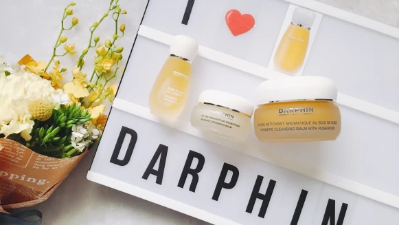 被稱為「卸妝界神級聖品」不是沒道理，一瓶就有芳療、卸妝、洗臉、按摩四效，DARPHIN花梨木按摩潔面膏的超級療癒力