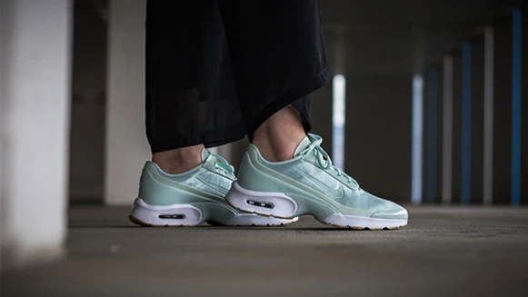 夏日裡的小清新球鞋！緞面、刺繡、粉嫩色…集各種夢幻元素於一身的Nike Air Max Jewell開箱