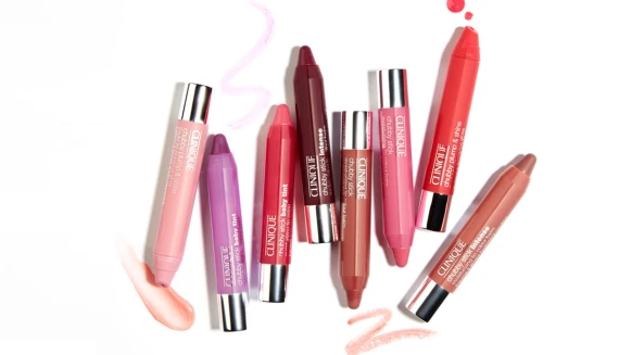 超適合夏天！擦上後有涼感 倩碧推出美美6色嘟嘟漂亮水唇釉