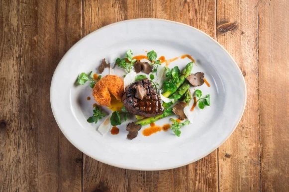 奧立佛夏季上菜 沙拉牛排ㄉㄨㄞㄉㄨㄞ口感一試上癮