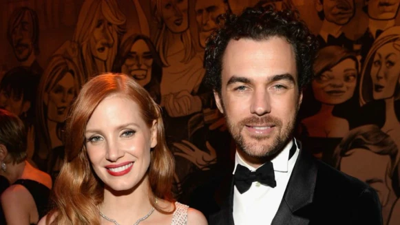 潔西卡雀絲坦結婚了!披白紗和交往5年男友義大利甜蜜完婚,好友安海瑟薇也出席