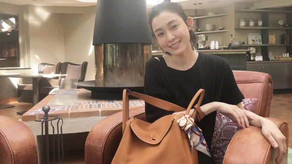 范瑋琪的旅行隨身包包大公開！不僅有搭機必備保養品，還有對飛飛翔翔滿滿的愛