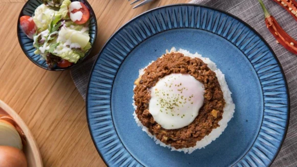 令人欲罷不能的蛋汁太美味！九州鬆餅推出4款「咖哩系列」餐點