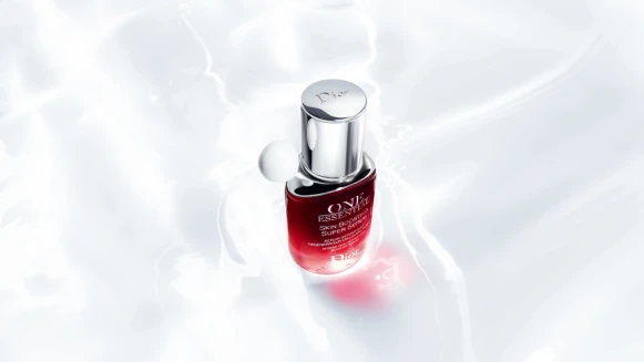 對抗老化先排毒再保養！迪奧全新極效賦活精萃只要1滴100%徹底淨化肌膚毒素，還能提升4倍後續保養功效