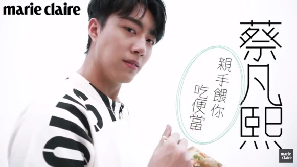 怎麼能讓妳一個人吃飯？蔡凡熙親手餵妳吃便當 【Game Time 遊戲時間】