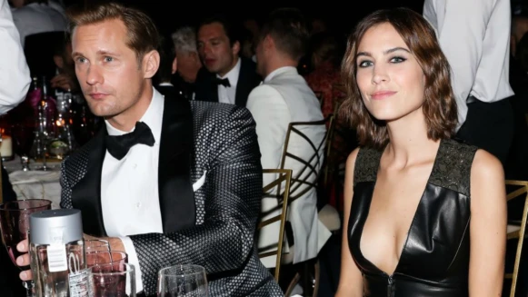 回歸黃金單身漢!性感「泰山」Alexander Skarsgard與女友Alexa Chung分手