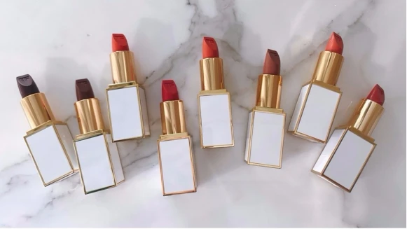 這次千萬要搶到～8/3補貨！一次給你最齊全的Tom Ford白管唇膏，密切鎖定【#3、#4、#5】以及美到發暈的黑馬色【血色感#1】～