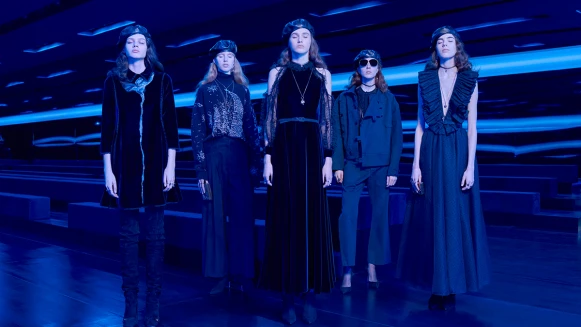 今年秋冬Dior引領的絕美藍調世界，美到讓人目眩神迷！