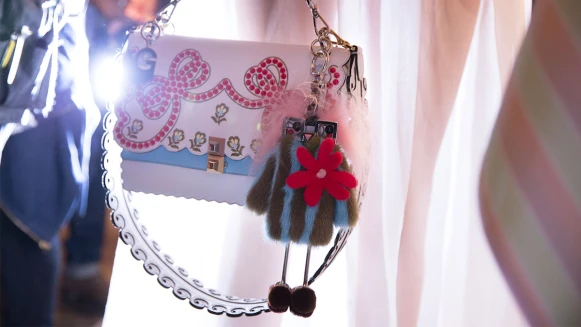 像甜點般的夢幻風格！關於FENDI “Kan I” 包款的六大魅力