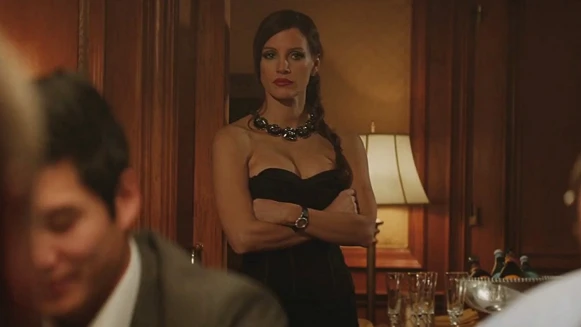 充滿女王氣勢的演技好令人過癮！潔西卡雀絲坦新片《決勝女王》，揭露好萊塢地下賭場秘辛