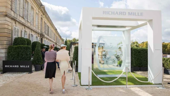 名車、名錶、藝術品交織的奢華盛宴中，一睹讓女性也目眩神迷的RICHARD MILLE頂級機械錶之美