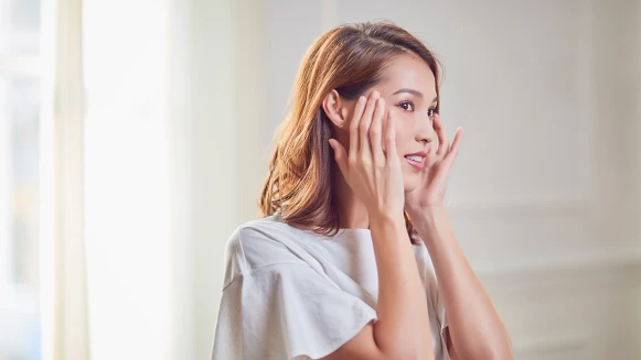 Akemi名模風采絕不走樣！以SISLEY抗老三經典非凡綜效，鎖住美麗肌密