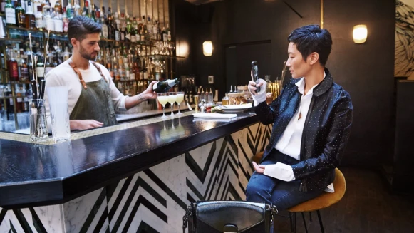 孫怡化身Longchamp小姐，帶你一起體驗微醺的巴黎！