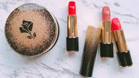 鬼怪新娘擦的乾燥玫瑰#264穿上金緻包裝再現身！蘭蔻2017聖誕限量包裝有著動人光芒