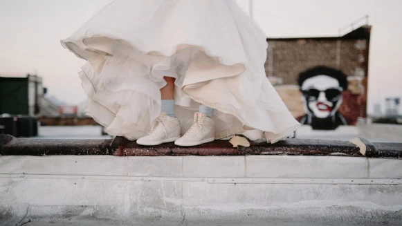 捨棄高跟鞋！婚紗搭球鞋才最時髦