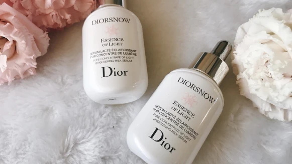 宛如牛奶瓶般可愛，一滴含有最佳濃度～Dior首支日本厚生勞動省認證美白精華重量上市！