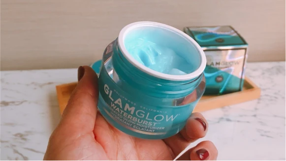 有感淚推 直接在外盒上標示72小時保濕力，Glamglow推出「長效補水發光凝霜」