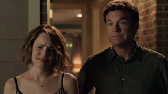 綁架遊戲卻演變成血腥謀殺!劇情超無厘頭,瑞秋麥亞當斯最新主演爆笑驚悚電影《遊戲夜殺必死》