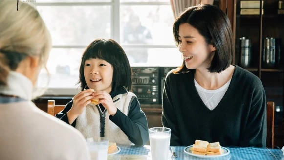 眼眶泛淚對兒童虐待事件有更多使命感！李寶英主演火紅日劇翻拍《Mother》，救活受虐的小學生