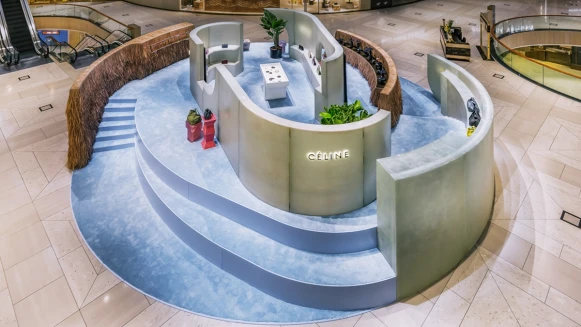 Céline把海水藍地板、棕櫚樹搬到百貨裡！為期一周的海洋風快閃店就在香港置地廣場