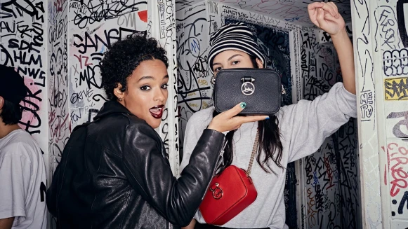 Christian Louboutin全新Rubylou包款成今年百搭配件！氣質女人、中性女孩風打造多重風格