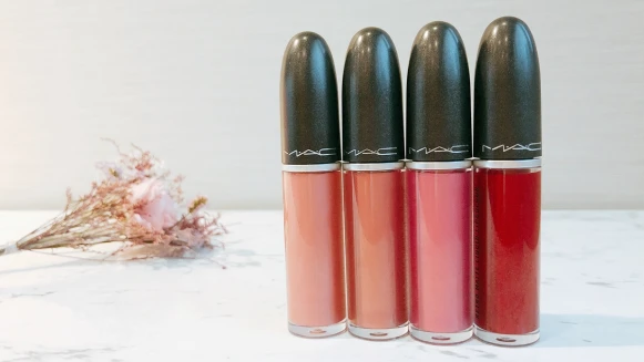 是流動的金屬乾燥玫瑰唇！M.A.C超霧感唇釉金屬版，收割真愛就靠它