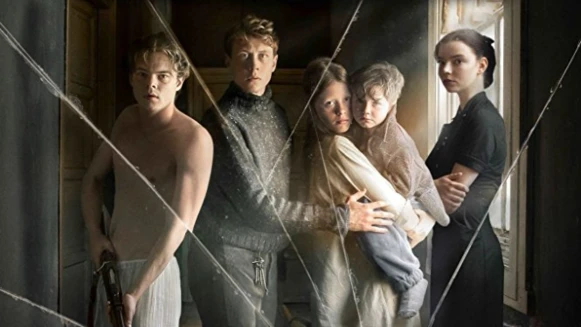 失去摯愛的母親、相互扶持的4個兄弟姊妹.....《分裂》安雅泰勒喬伊演出恐怖驚悚新片《Marrowbone》