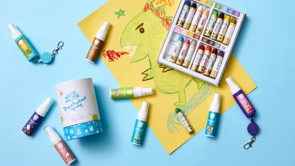 少女媽媽包裡必備！白因子廣效性消毒抗菌液加入可愛「學字書」插畫 讓寶貝更愛洗手消毒