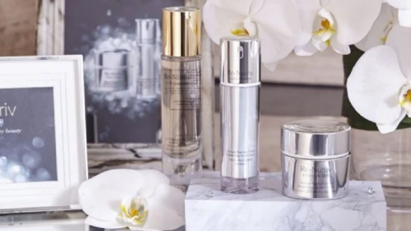 見證肌膚逆天白回來！忙碌編輯們最愛用白金級「逆天淨白」巨星做保養！ 