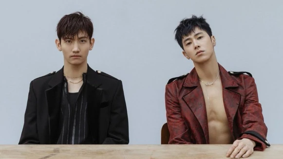 「東方神起」睽違3年再出新輯!偶像界大前輩紅了15年,帥度不減,看昌珉這樣的鍛鍊就知道原因~