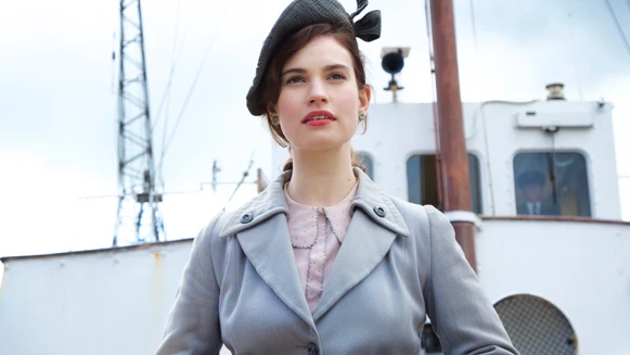 這個筆友也太帥！莉莉詹姆斯攜手荷蘭性感男星麥可俞斯曼主演浪漫新作《真愛收信中》