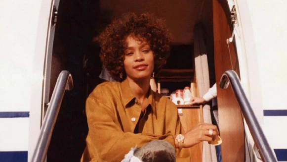 「她只是個想著怎麼找到路回家的女孩!」《永遠愛你,惠妮》淚揭傳奇歌后惠妮休斯頓的跌宕人生